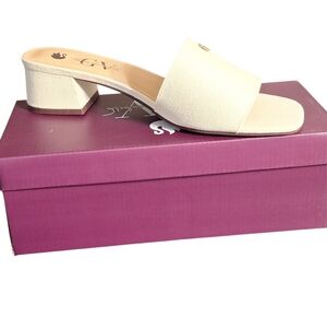 NIB Gloria Vanderbilt "Gracie" Slip-On Sandals